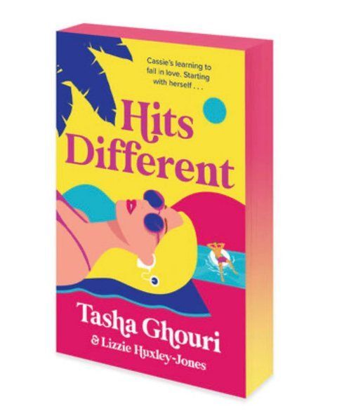 Hits Different Tasha Ghouri & Lizzie Huxley-Jones 002349 фото